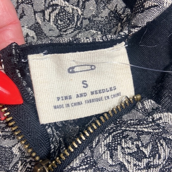 Pins & Needles Embroidered Floral and Lace Crop Top - Picture 4 of 6